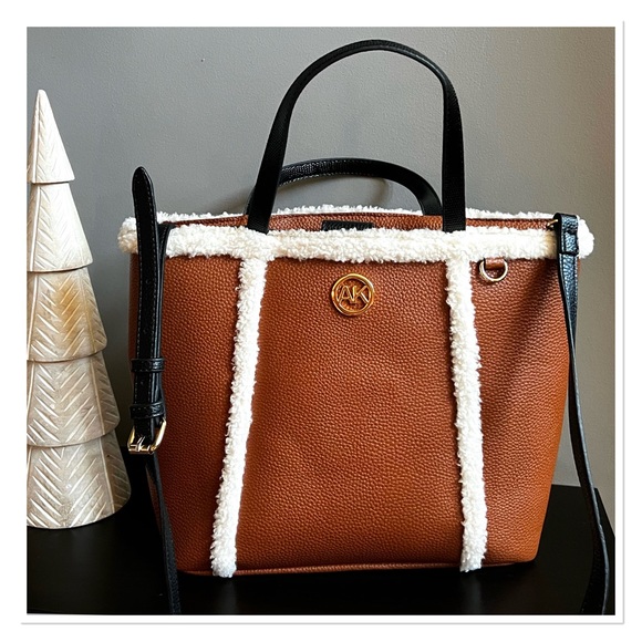 ANNE KLEIN  'Dana' Convertible Tote/Crossbody Bag - Picture 4 of 10